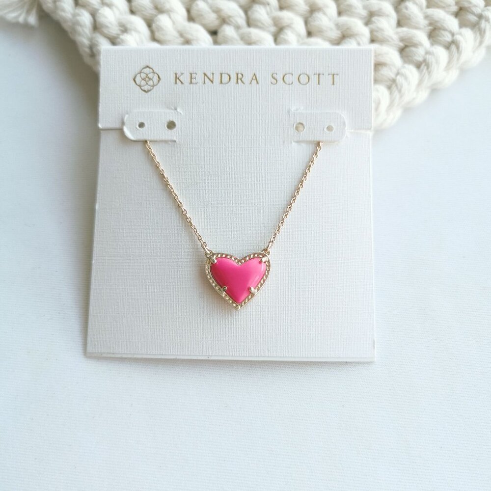 Authentic Kendra Scott Ari Heart Gold Magenta magnesite Pendant Necklace